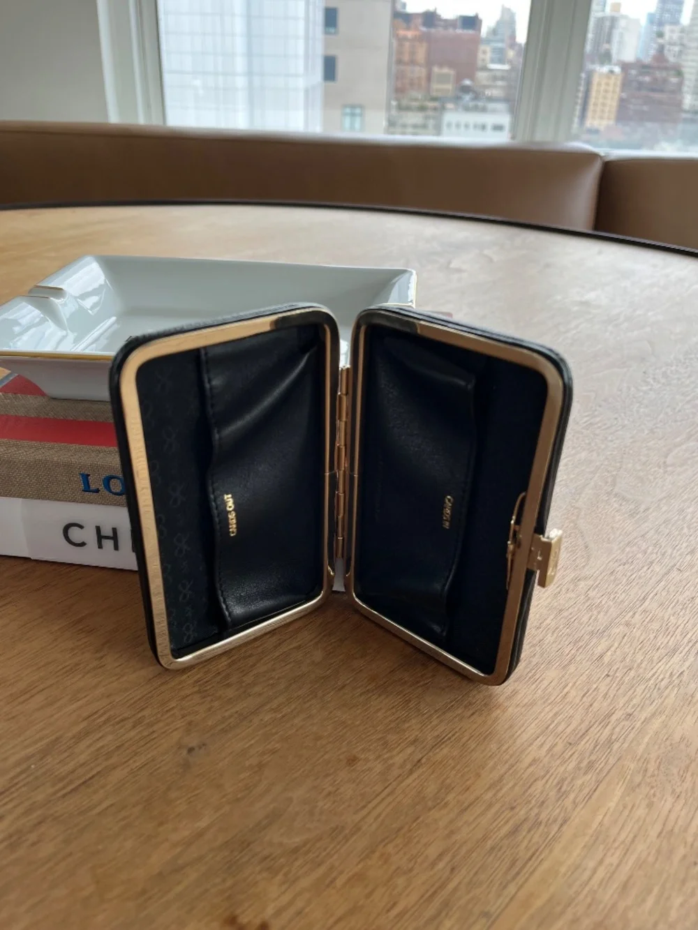 🎀 Anya Hindmarch Black Textured Leather Kiss-Lock Card Case 🎀